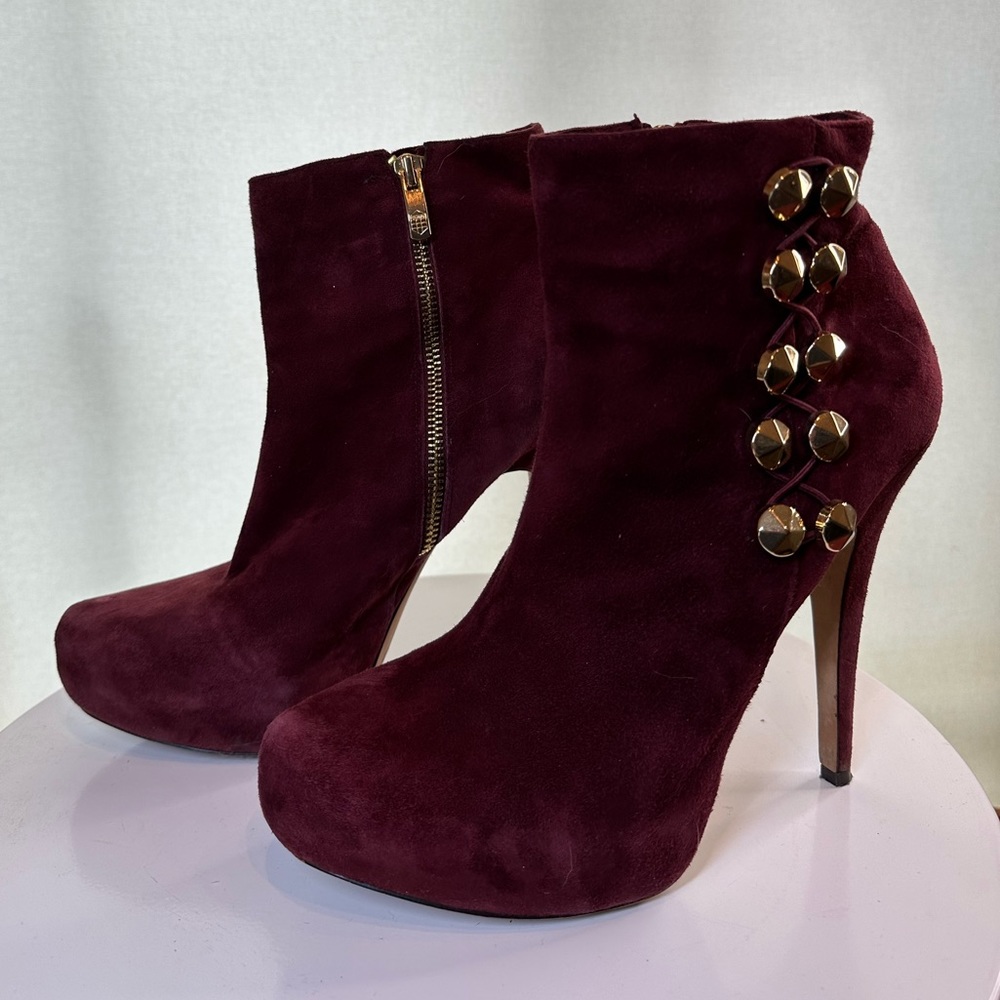 Vince Camuto Jardine Burgundy Suede Heeled Bootie Gold Accents Zip Closure